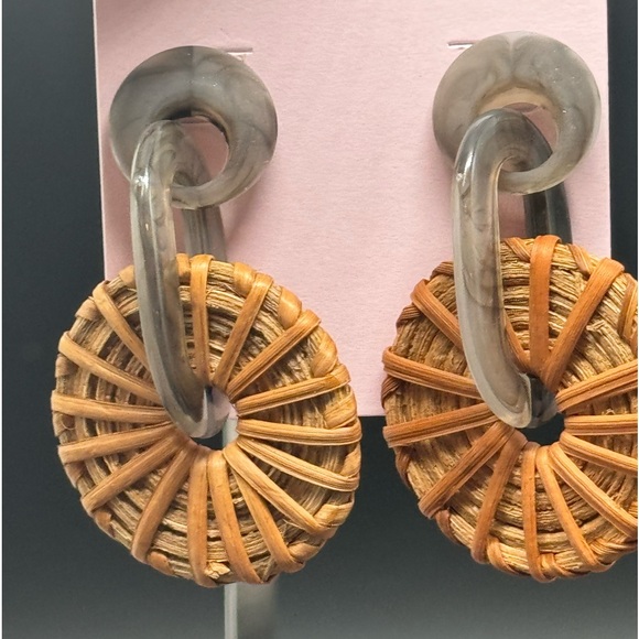 Chic Woven Rattan Drop Earrings - Picture 2 of 7